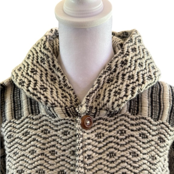 Vintage Ecuador Hooded Knit Cardigan/Sweater with native Eagle on back EUC - Picture 4 of 9